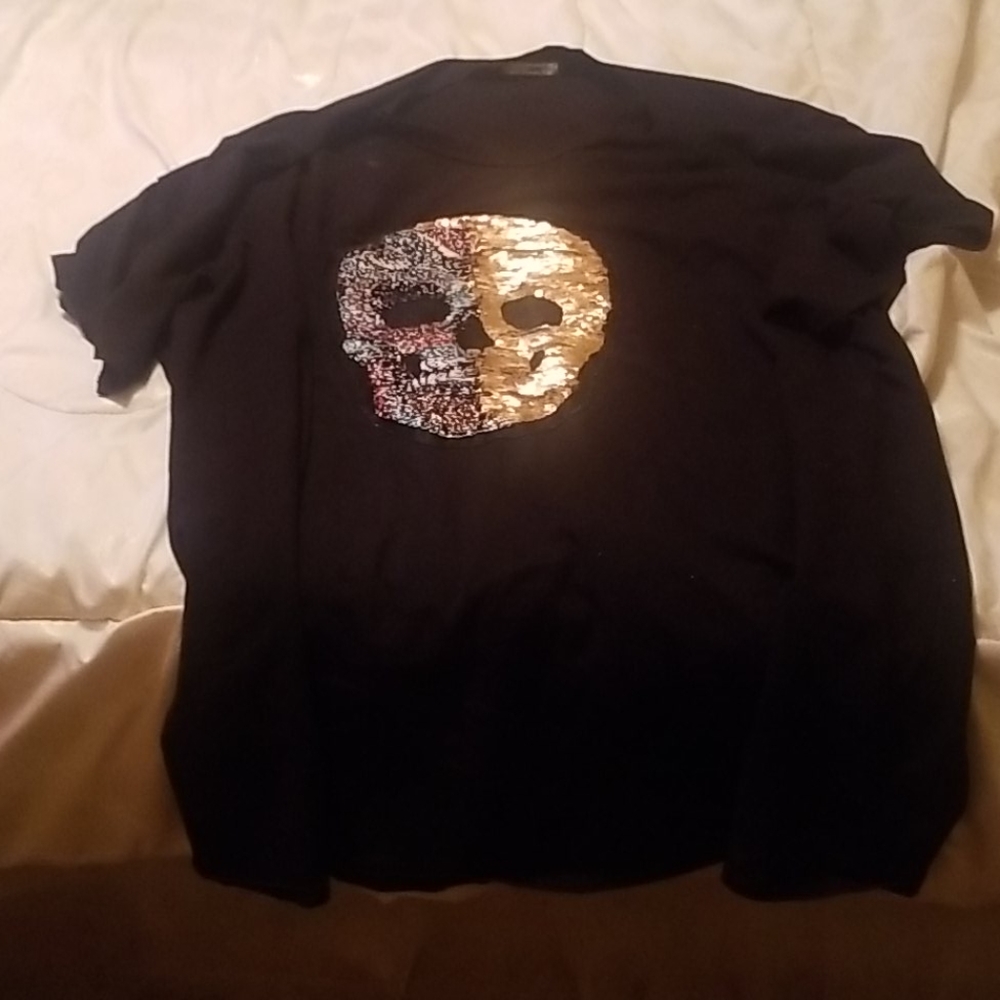 A tee-shirt